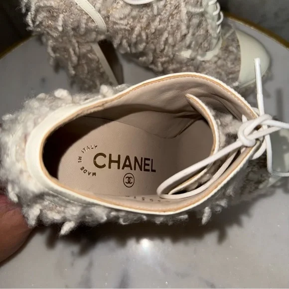 Chanel CC Cream Furry Patent Lace Up Cap Toe Block Heel Oxford - Picture 11 of 14